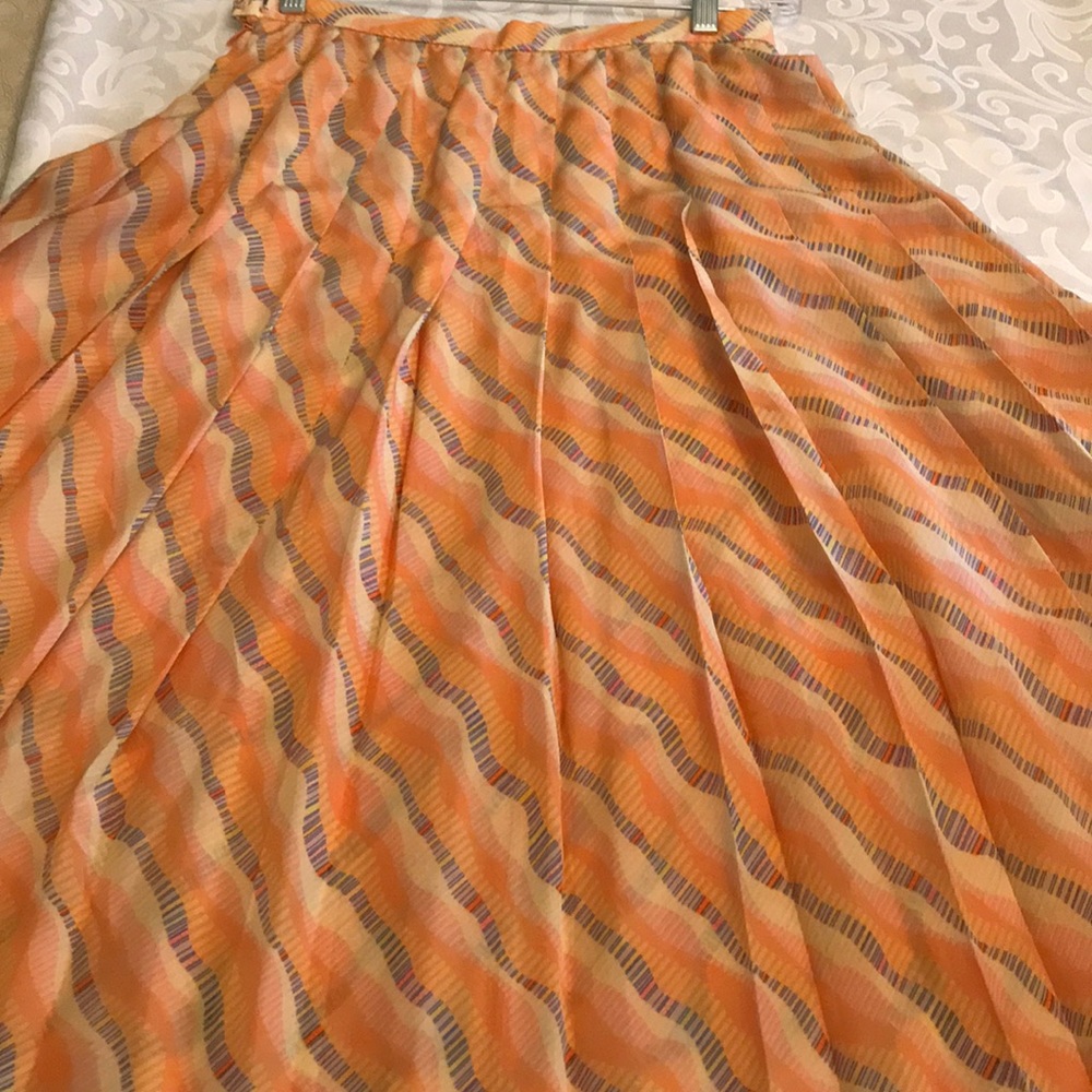 Pretty Pleated Patterned Skirt - image 2